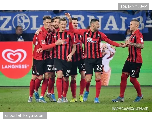 弗赖堡边路进攻权重重新分配 沙德霍勒左路纵深配合成新套路 弗赖堡边路进攻权重重新分配 沙德霍勒左路纵深配合成新套路